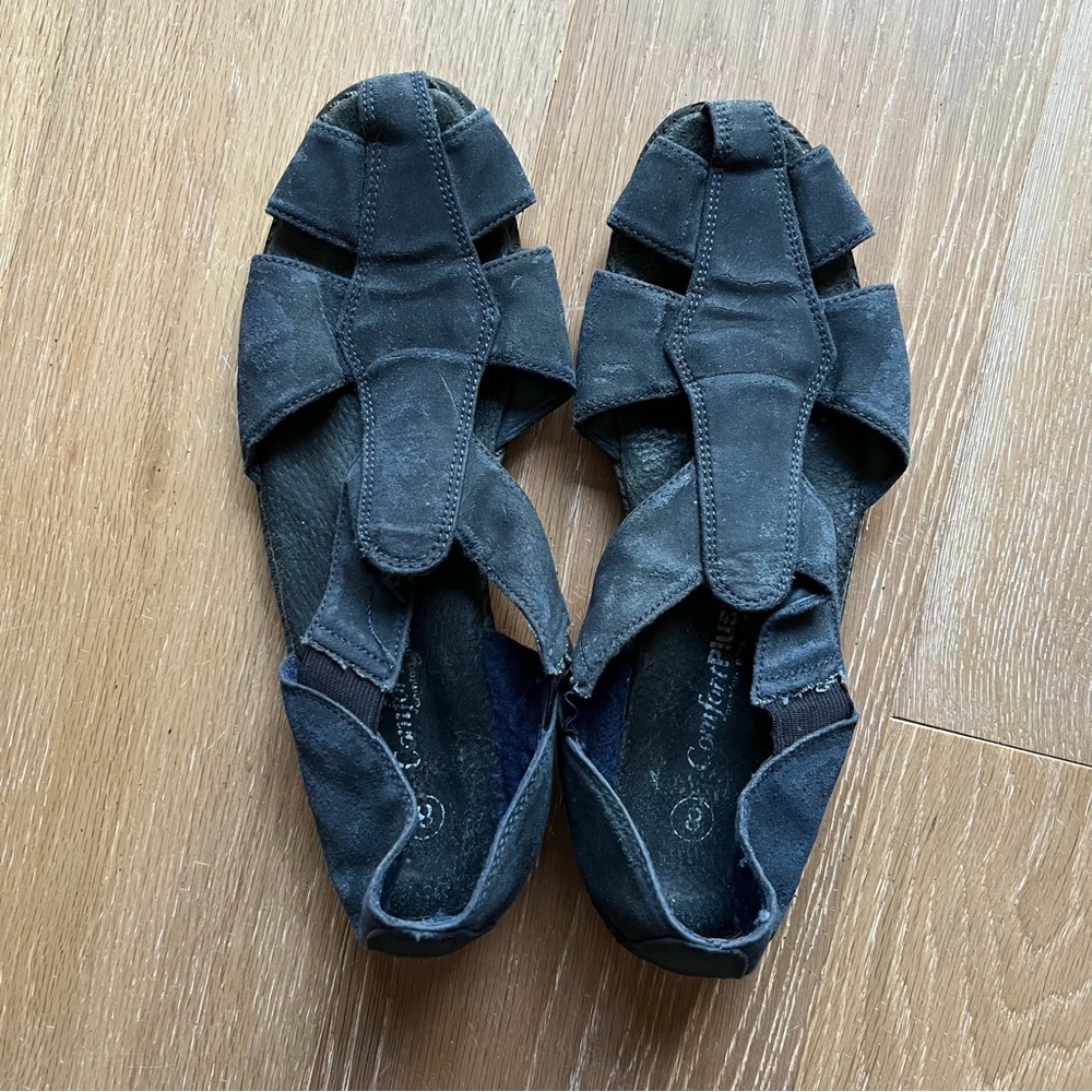 Comfort Plus Size 8 dark blue strappy closed toe sandals